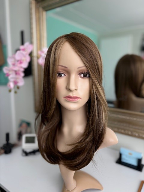 Greta Wig Luxury Synthetic 18 inch 21,5-22,5 cap